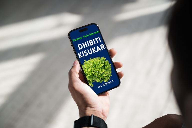 Mtu akisoma kitabu Dhbiti kisukari. Kula bila hofu. Furahia