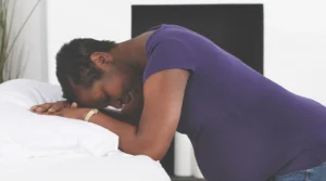 Dalili za uchungu mojawapo ni maumivu ya tumbo-mwanamke mwenye uchungu midwives of newjersey